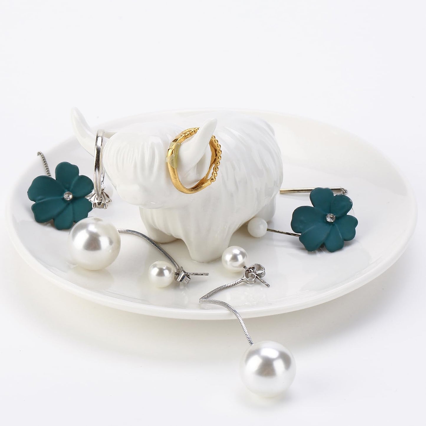 Highland Cow Ring Holder Dish Cute Unique Ceramic jewelry Dish Tray Home Decor Gift for Women Girls Birthday Wedding Graduation Valentines, Jewelry Plate Organizer for Earrings Bracelets Necklace