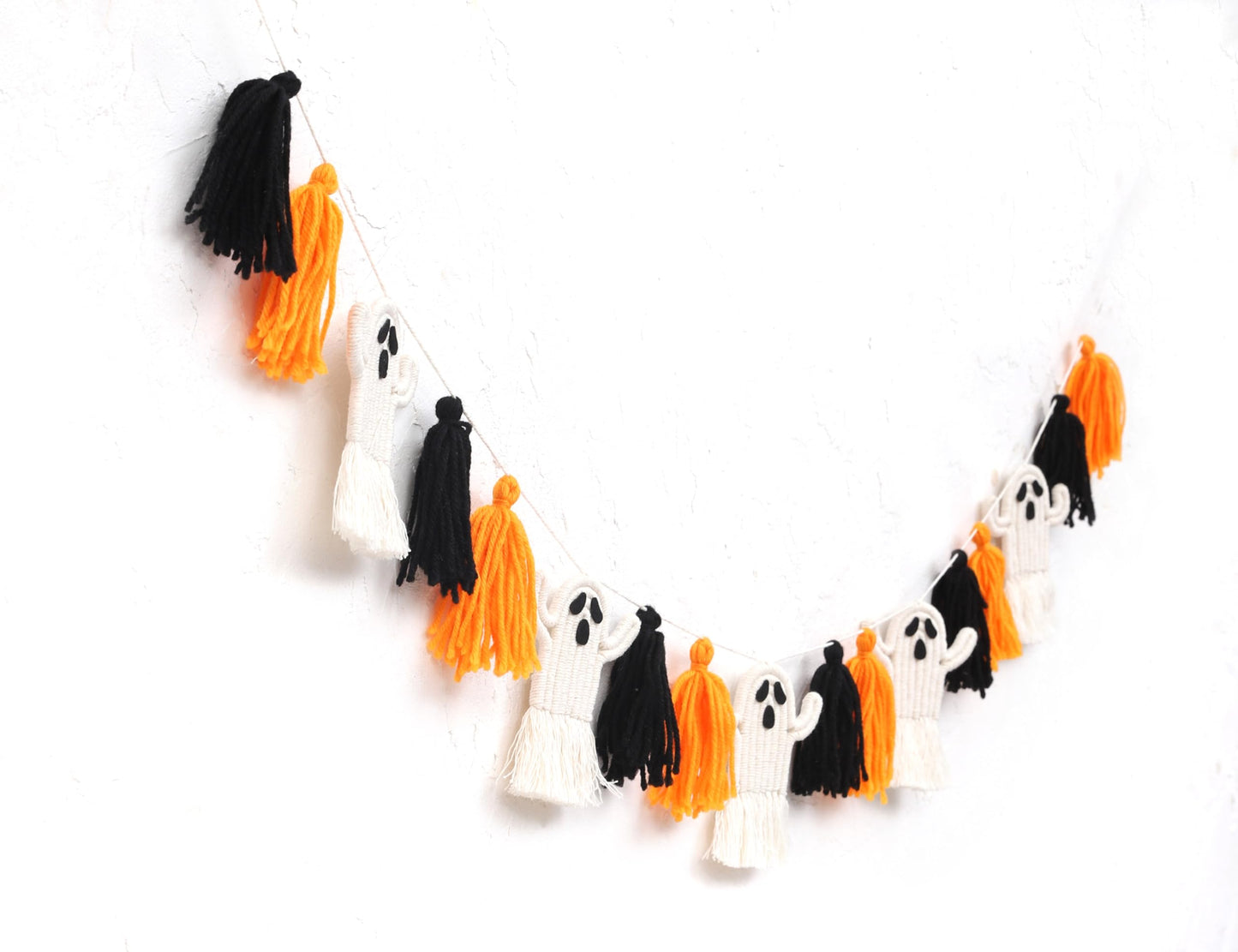 Halloween Ghosts Garland - Macrame Halloween Decor, Halloween Party Decor, Halloween Ghosts Hanging Decorations, Halloween Ghosts Tassel Banner Decor
