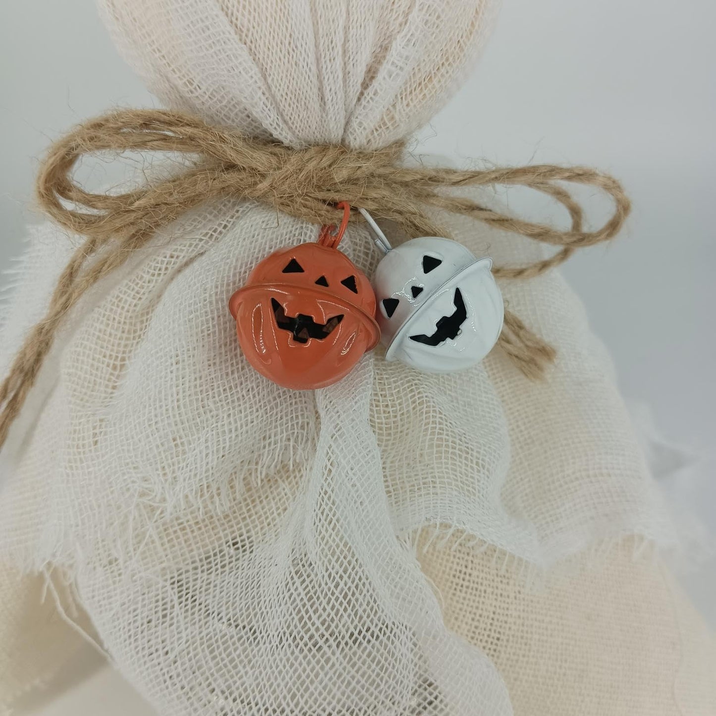 Ghost Halloween Tree Topper, Ghost Mini Christmas Trees Topper Halloween Ornaments, Spooky Decor Autumn Party Supplies (Cute, 3.78" * 3.78" * 7.28")