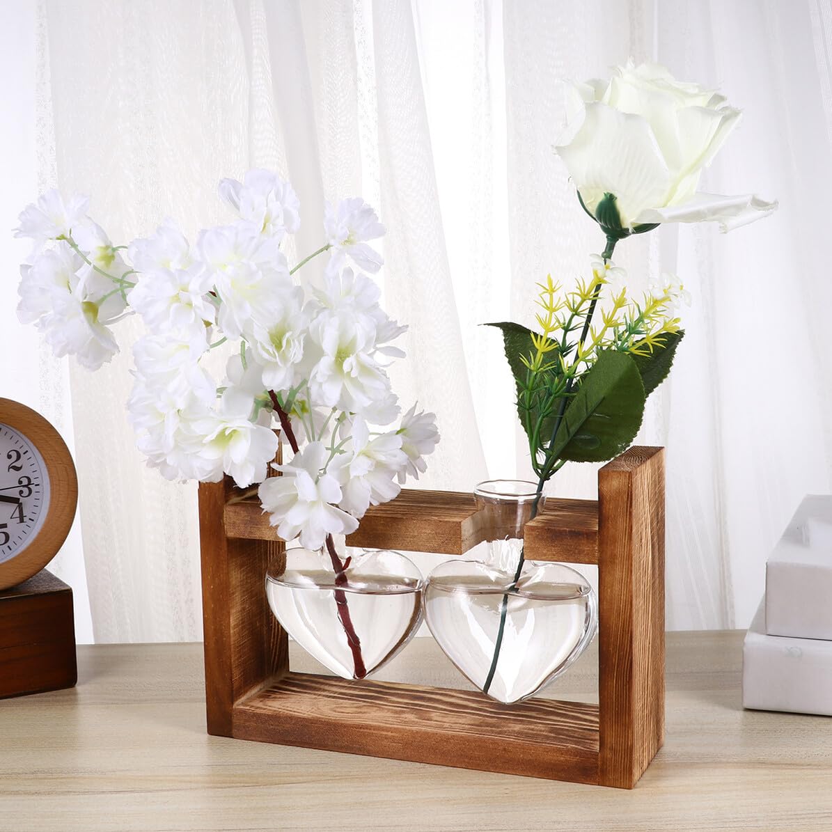 EPIGEIST 2Pcs Heart Shape Glass Vases Hydroponics Planter with Retro Wooden Rack Heat Resistant Transparent Glass Container for Flower Arrangement and Plant Propagation Decorative Terrarium