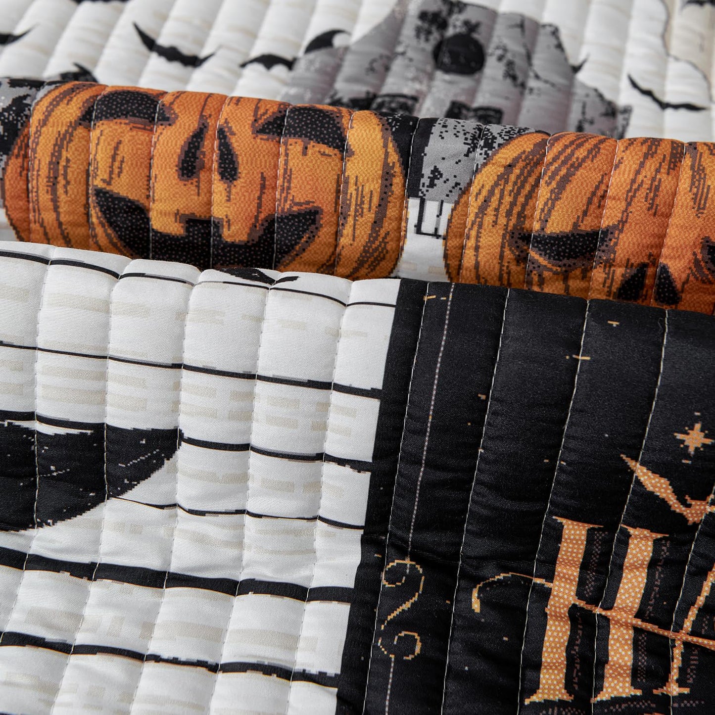 EVENHUG Halloween Theme King Size Quilt Bedding Set with 3 Pillow Shams Lightweight Soft Bedspread Coverlet Halloween Holiday Bed Cover for Bedroom Home Decoration (4 Pieces)
