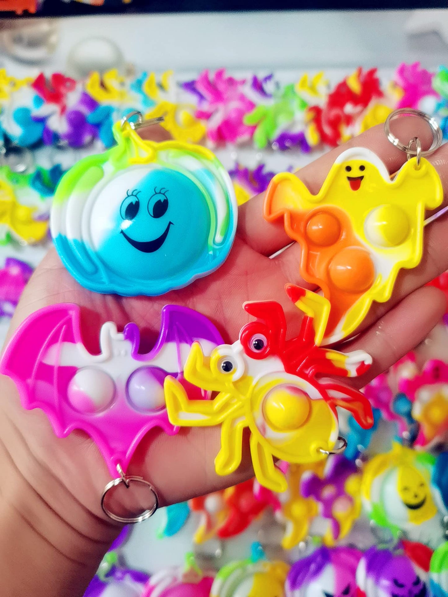 Roaqua 100 packs Bulk Halloween Ghost Pumpkin Spider Bat Fidget Bubble Mini Pop,Halloween Party Favors , Birthday Supplies and Student Prizes Gifts