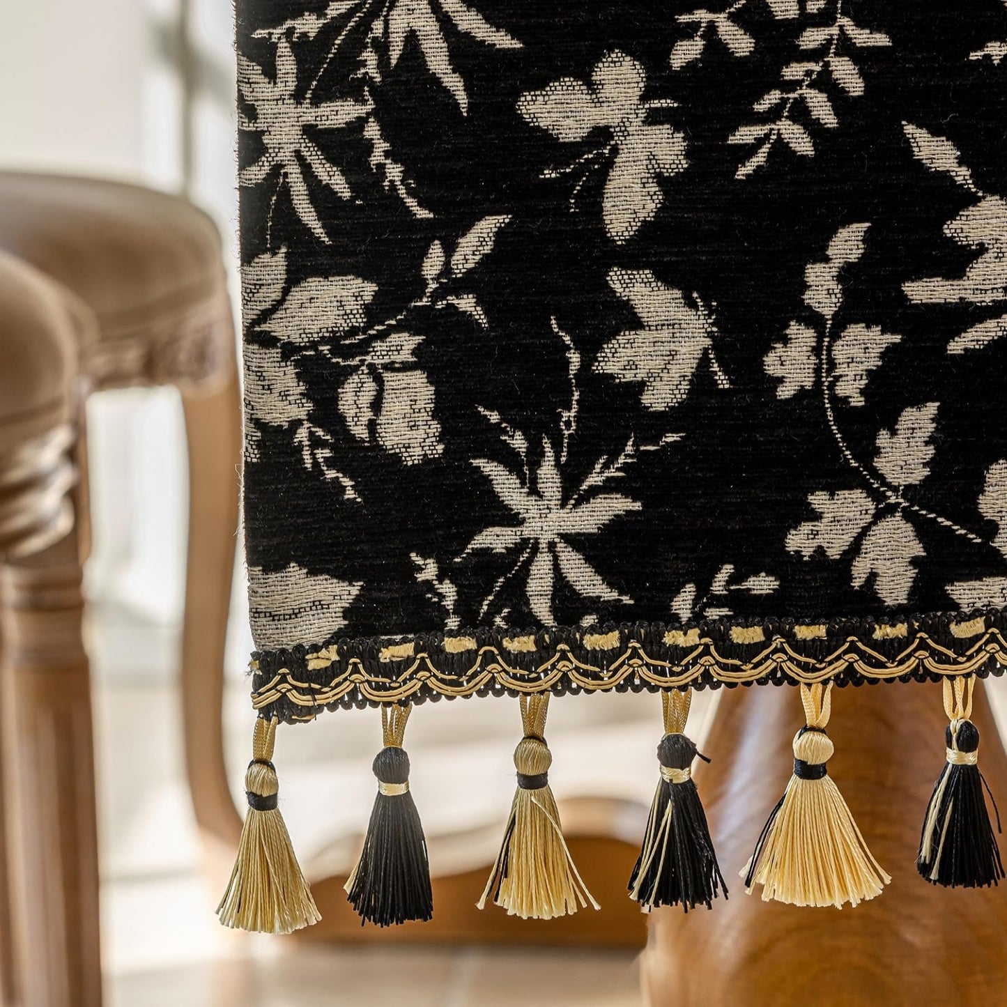 HomeyHo Botanical Dining Table Runner with Tassels Luxury Table Runner for Home Party Decor Jacquard Floral Elegant Halloween Natural Table Runners 13 x 71 Inch Black