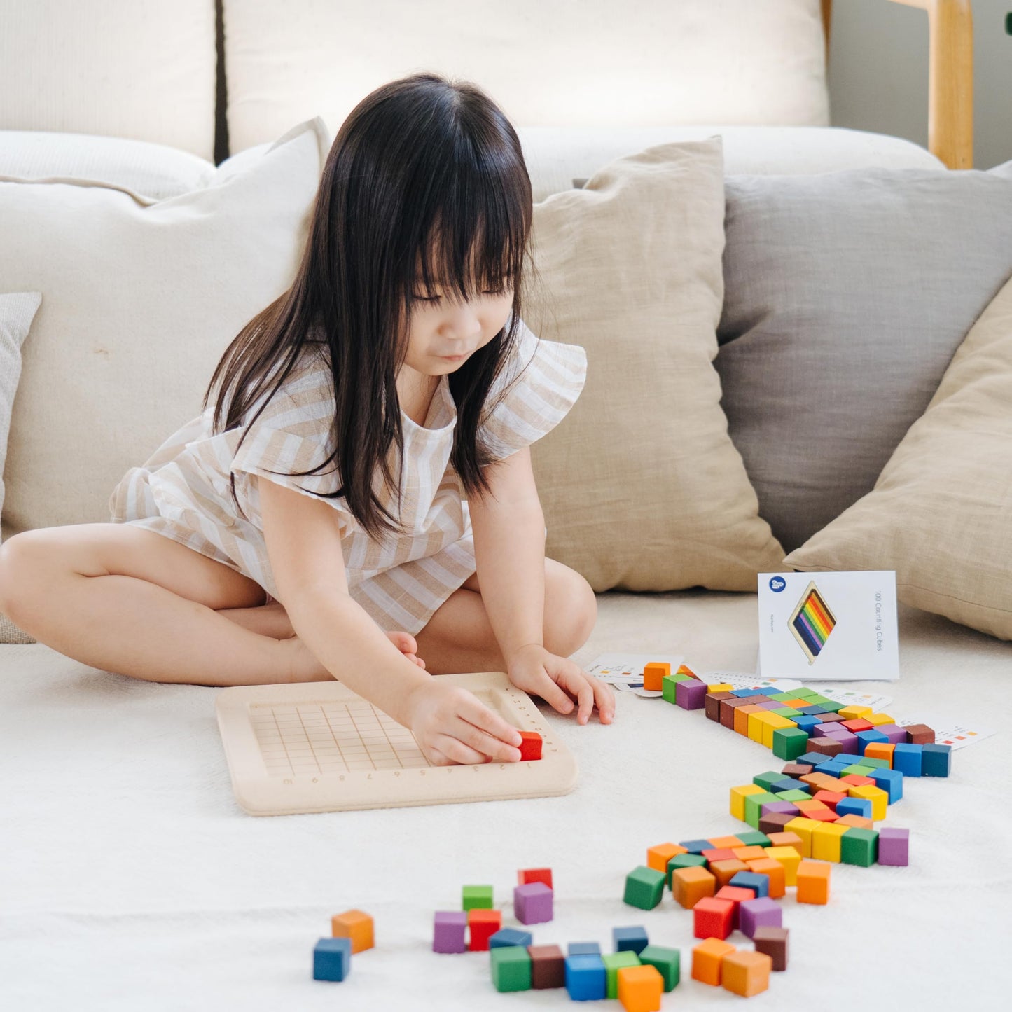 PlanToys® 100 Counting Cubes Wooden Montessori Math and Sorting Set | Early Numeracy, Colour Matching, Pattern Making and Logic Exploration | Eco Friendly Educational Cubes for Hands On Learning