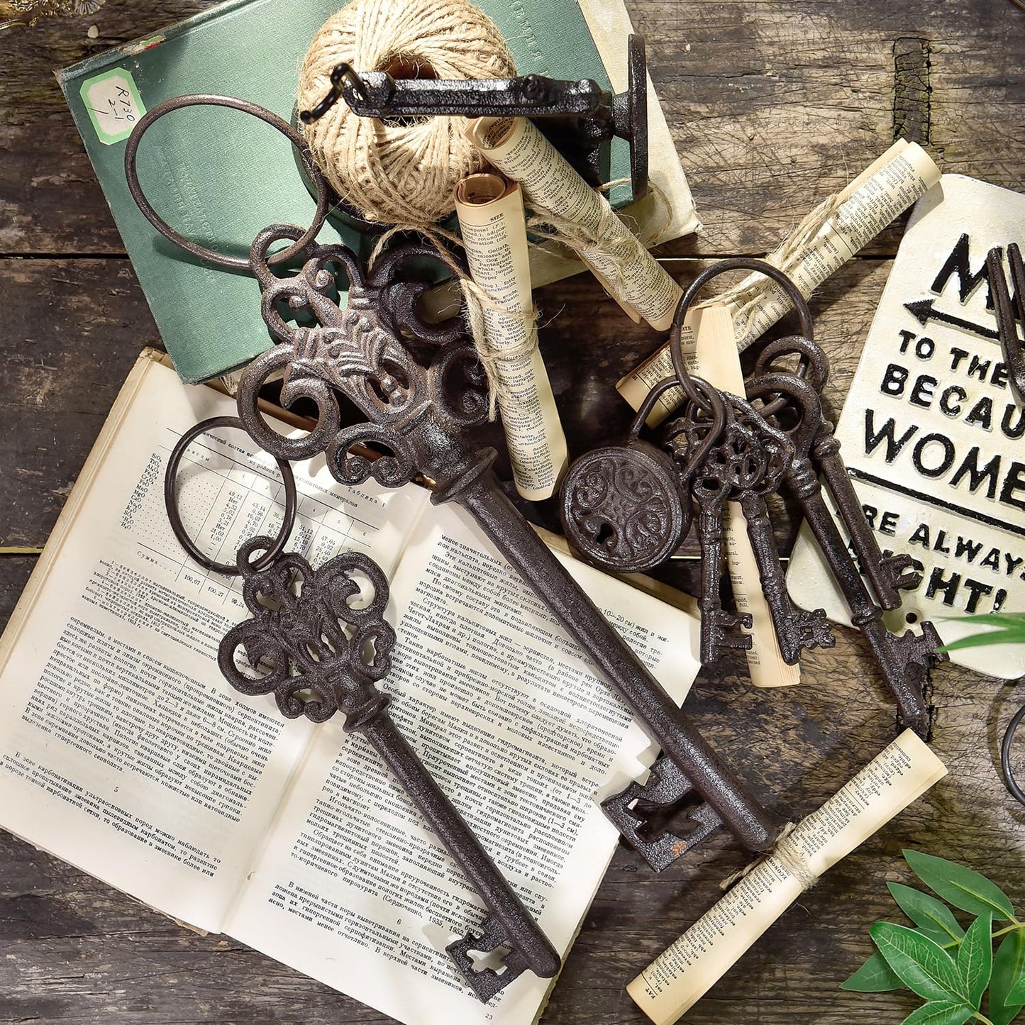 Sungmor Cast Iron Skeleton Keys, Set of 2 Large Old Fashioned, Decorative Wrought Iron Wall Art, Home Garden Farmhouse Halloween Decor, Rustic Brown