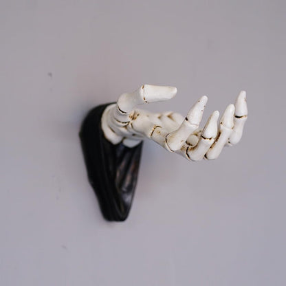 JARPSIRY Halloween Skeleton Hand Ring Holder Wall Mounted Key Holder Organizer Multifunctional Wall Hooks for Hanging Keys Jewelry Bracelet Gothic Home Decor for Entryway Bedroom