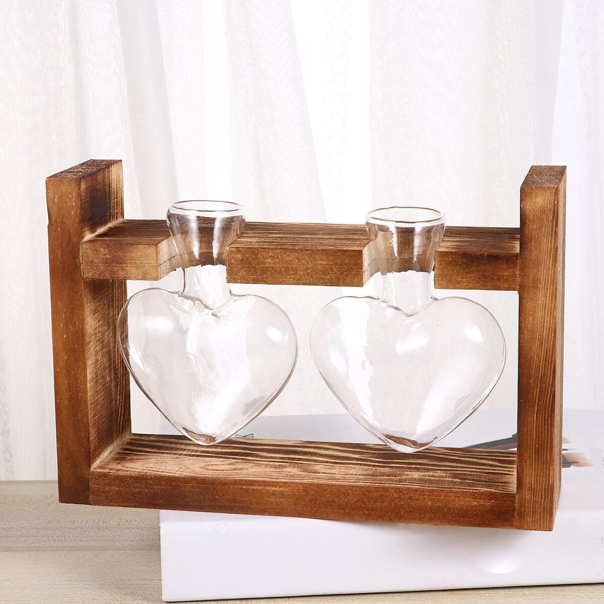 EPIGEIST 2Pcs Heart Shape Glass Vases Hydroponics Planter with Retro Wooden Rack Heat Resistant Transparent Glass Container for Flower Arrangement and Plant Propagation Decorative Terrarium