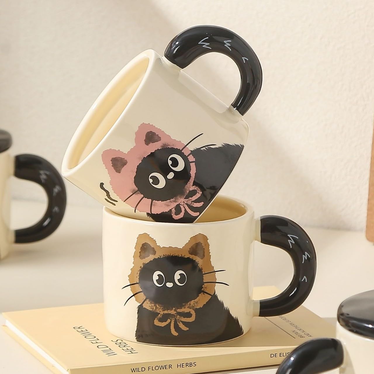 BONTOUJOUR Super Cute Black Cat Coffee Mug, Creative Funny Novelty Lovely Kawai Wearing Scarf Happy Tea Cup+ Kitty lid, Lover Couple Best Friend Friendship Valentine Water Cup, Cat Lover Gift -Brown