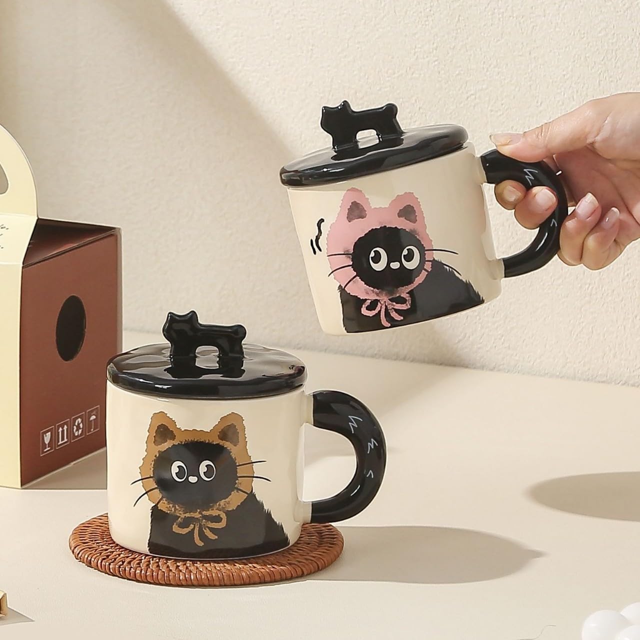 BONTOUJOUR Super Cute Black Cat Coffee Mug, Creative Funny Novelty Lovely Kawai Wearing Scarf Happy Tea Cup+ Kitty lid, Lover Couple Best Friend Friendship Valentine Water Cup, Cat Lover Gift -Brown
