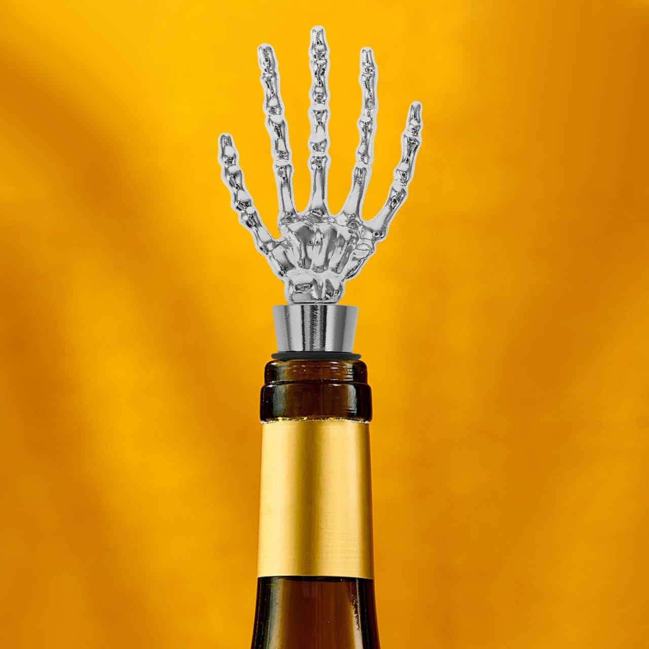 Garneck 2pcs Halloween Wine Bottle Stopper Silver Skeleton Hand Shaped Decorative Bottle Plug Alloy Skeleton Hand Stopper for Wine Beverage Halloween Party Favors