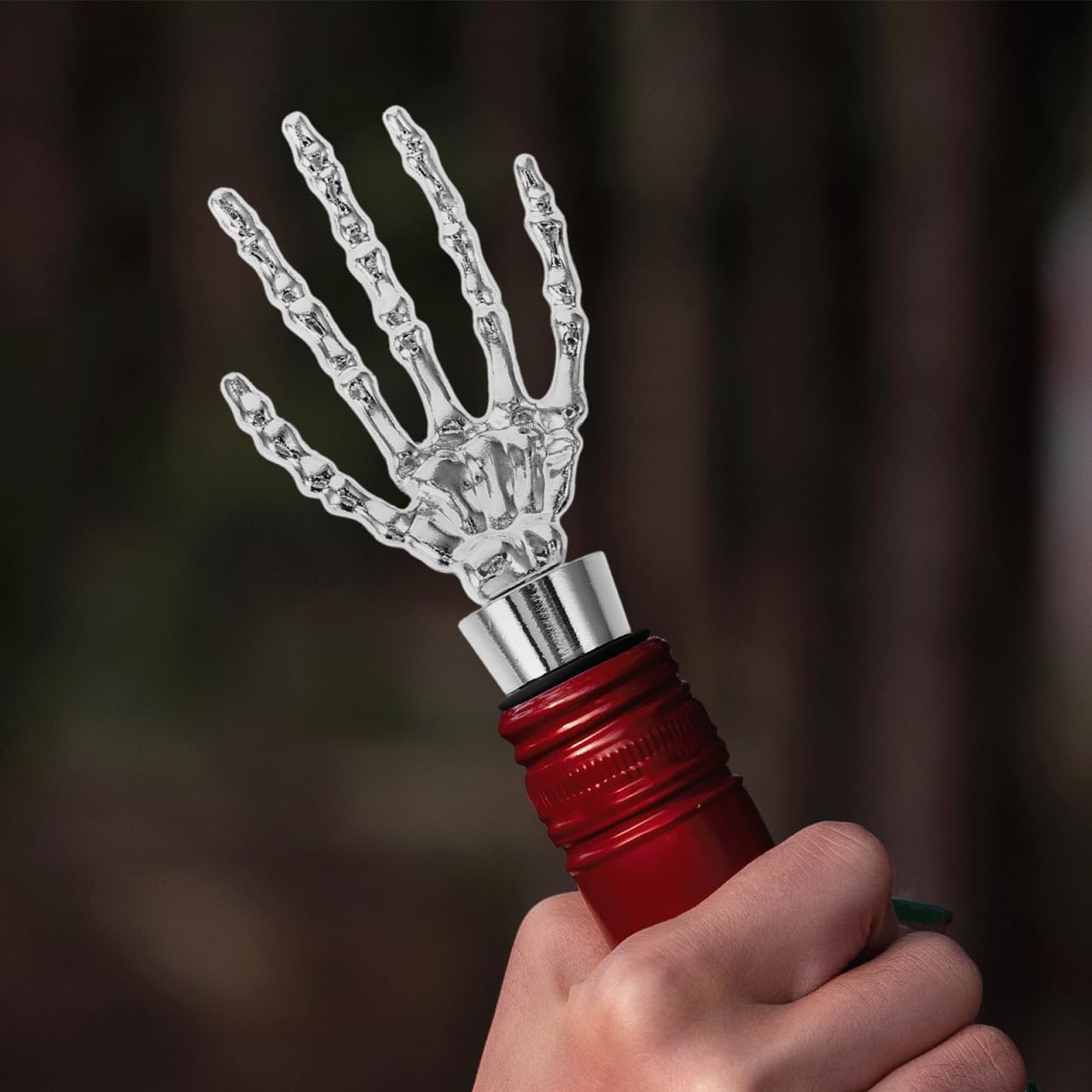 Garneck 2pcs Halloween Wine Bottle Stopper Silver Skeleton Hand Shaped Decorative Bottle Plug Alloy Skeleton Hand Stopper for Wine Beverage Halloween Party Favors
