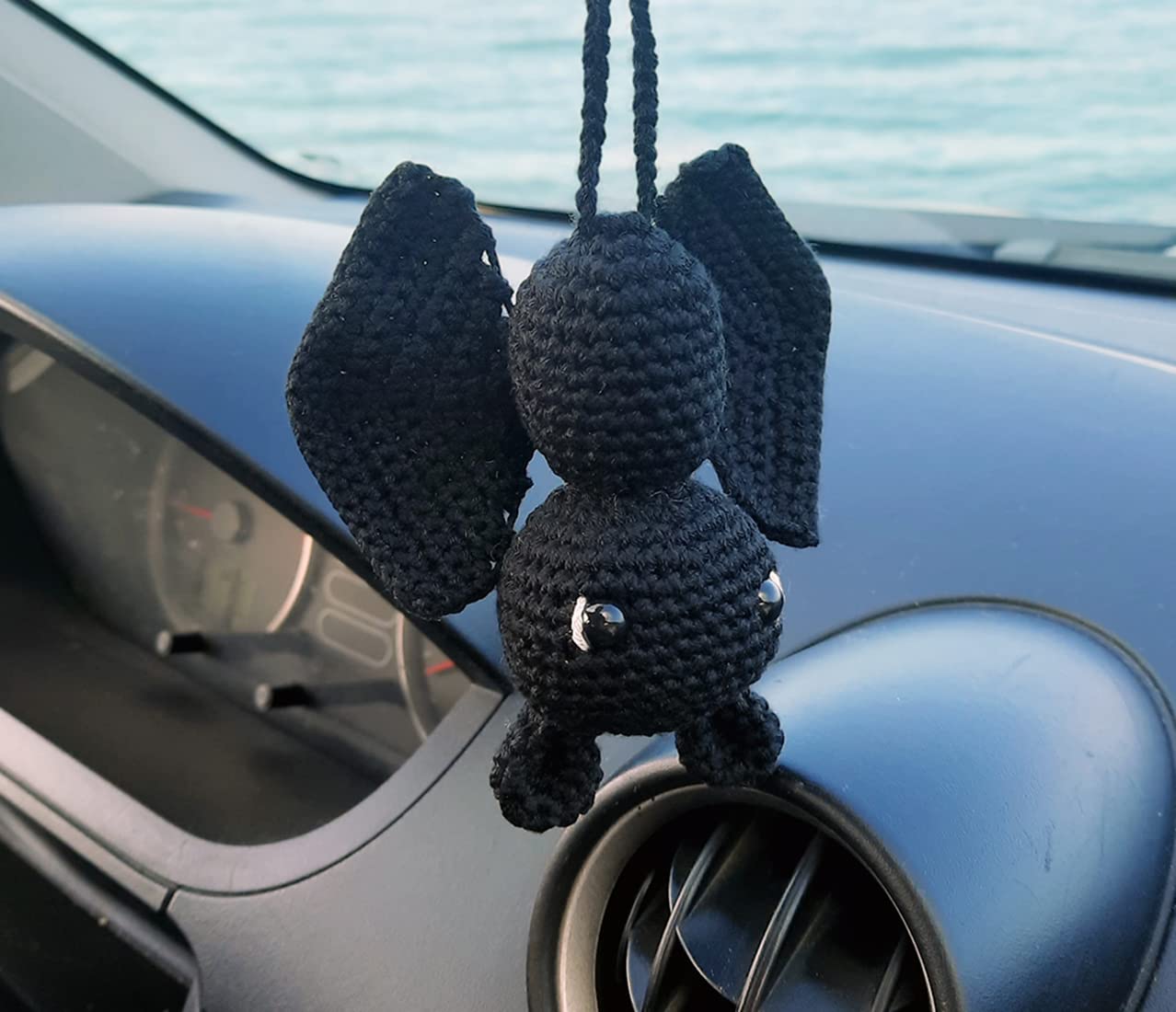 Handmade Bat Car Rearview Mirror Charm – Crochet Cute Amigurumi Halloween Ornament for Car, Backpack, Wall, Shelf – Spooky Fall Gothic Decor – Soft Plush Style