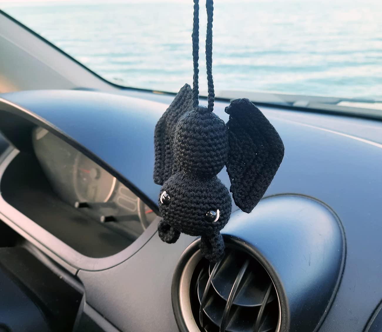 Handmade Bat Car Rearview Mirror Charm – Crochet Cute Amigurumi Halloween Ornament for Car, Backpack, Wall, Shelf – Spooky Fall Gothic Decor – Soft Plush Style
