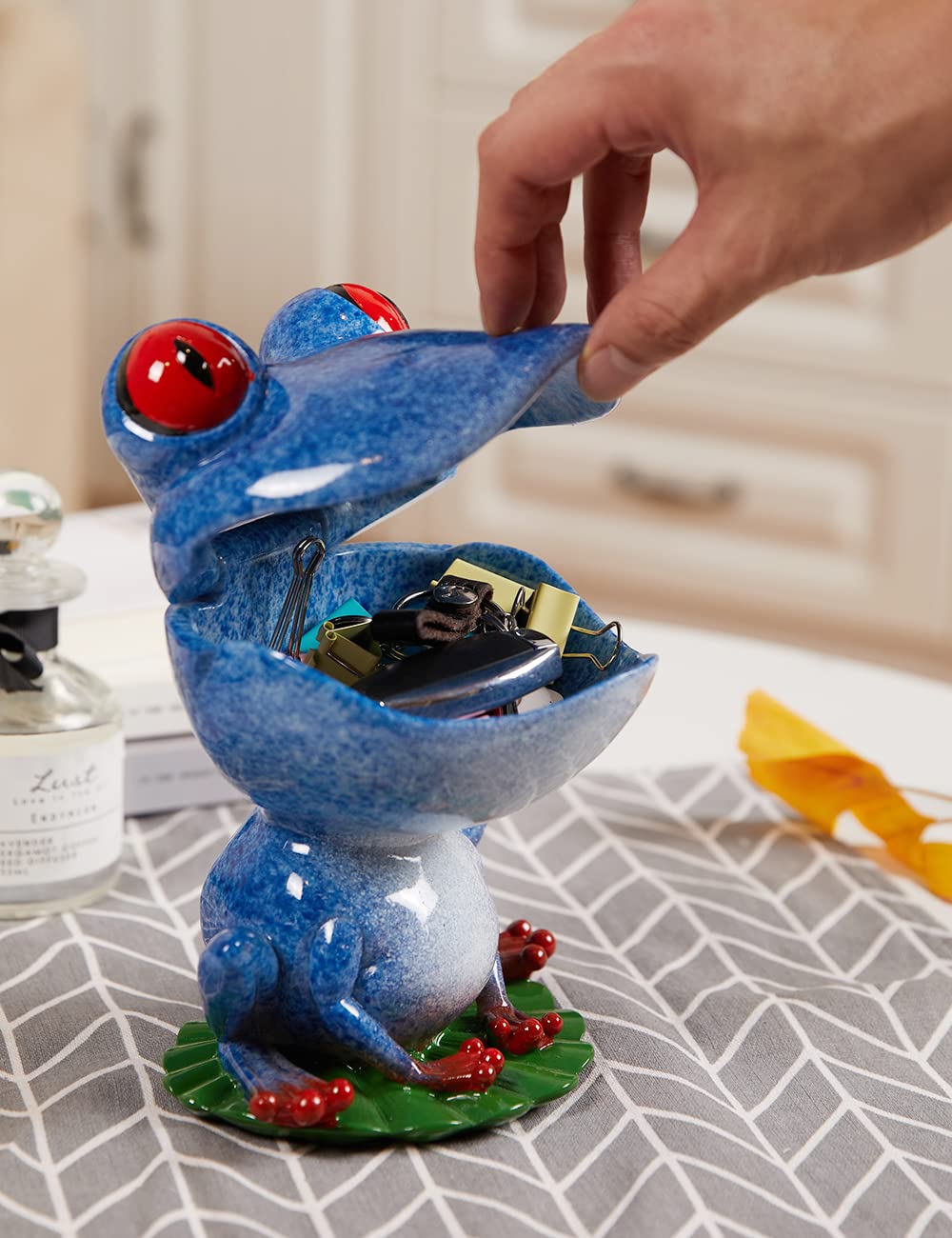 NENBOLEC Frog Figurine Candy Dish Cookie Jar Snack Tray Modern Art Home Decor Gift for Living Dining Room Kitchen Office Blue 8 Inch