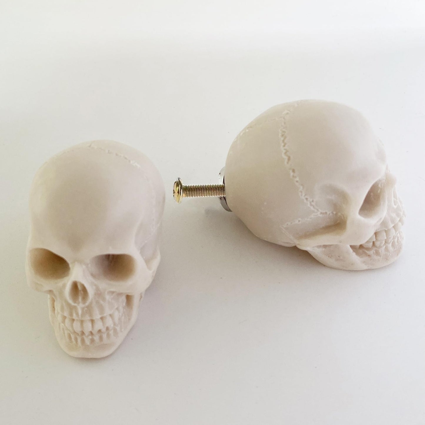 ZILucky 2 Pack Skull Drawer Knobs, Cabinet Knobs, Drawer Pulls, Halloween Home Decor, Skeleton Home Decor, Witchy Decor (2, Grayish White)