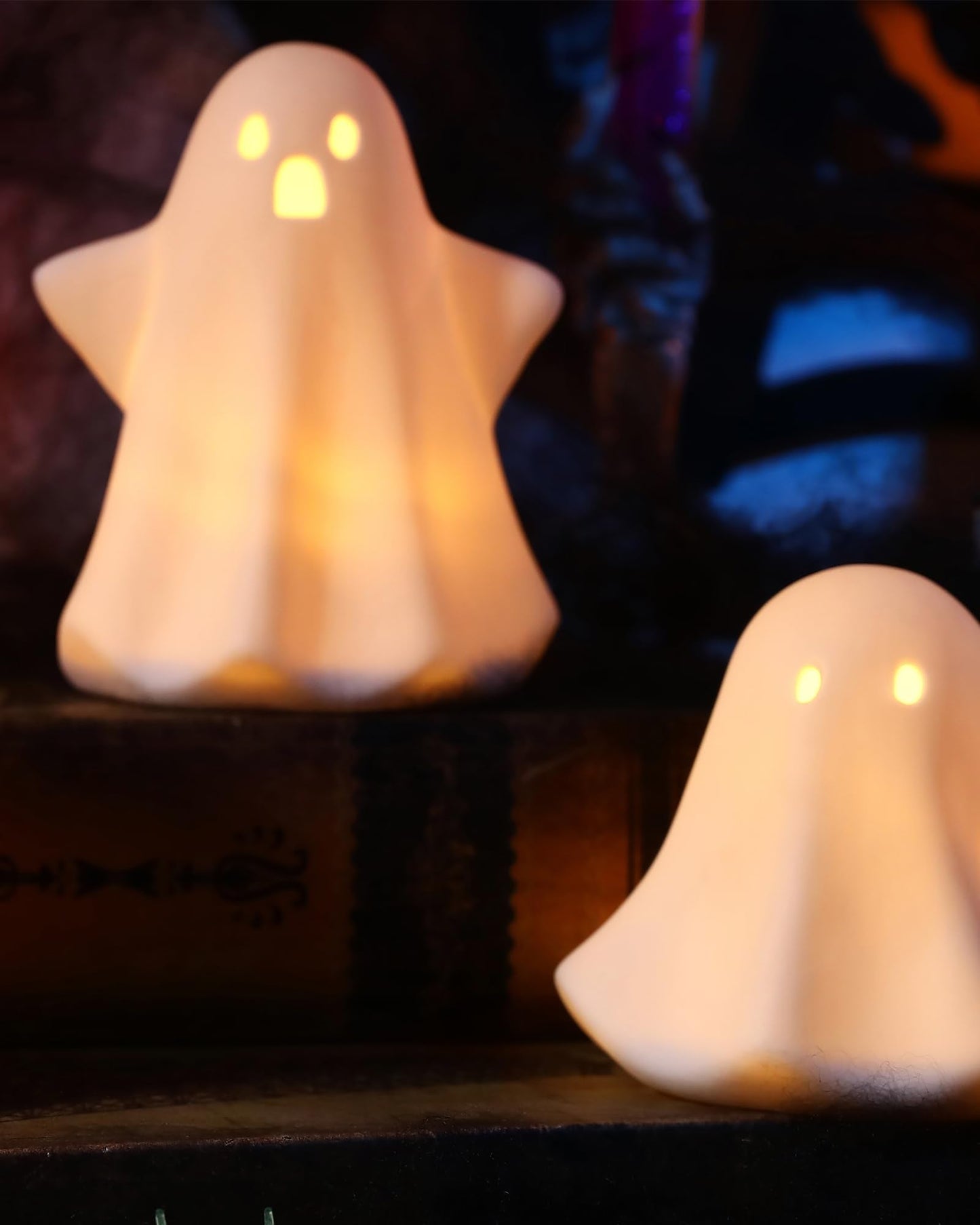 AOMOONOA Ceramic Ghosts Small White Ghost Figurine, 3PCS Light Up Ghost Decor, Small LED Ghost Halloween Decor Spooky Sculptures for Indoor Halloween Party Tabletop Home Shelf Decoration