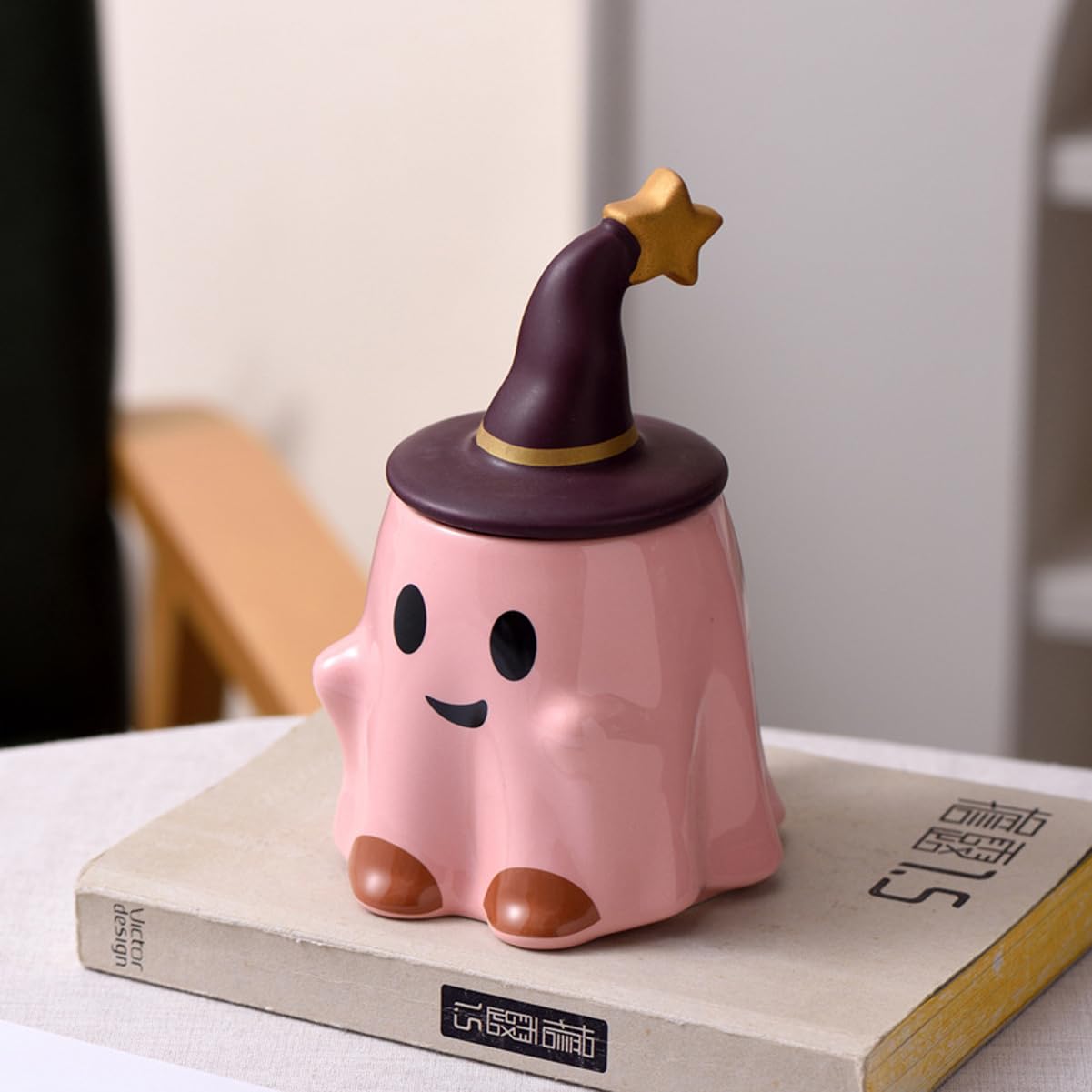 KKGUD Novelty Tea Cup, Ceramic 11oz Halloween Coffee Mug with Lid- Friendly Ghost (Pink)