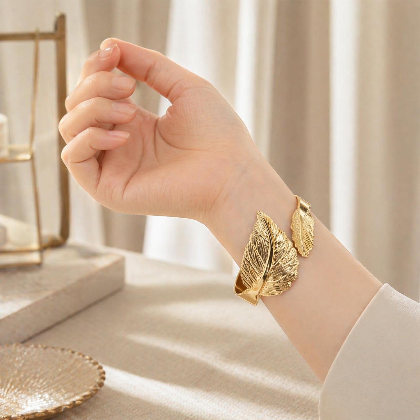 Curtain Tiebacks 2Pcs Curtain Ties Elegant Feather Curtain Tie backs Premium Alloy Spring Curtain Clips No Drilling Curtain Ties for Modern Luxury French Nordic Minimalist Home Decor Curtain Holdbacks
