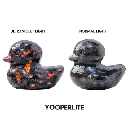 Runyangshi Crystal Duckling Statue Natural Flame Yooperlite Stone Figurine Crystal and Healing Stone Hand Carved Lucky Gemstone Sculpture Desk Decor Duck Lover Gift
