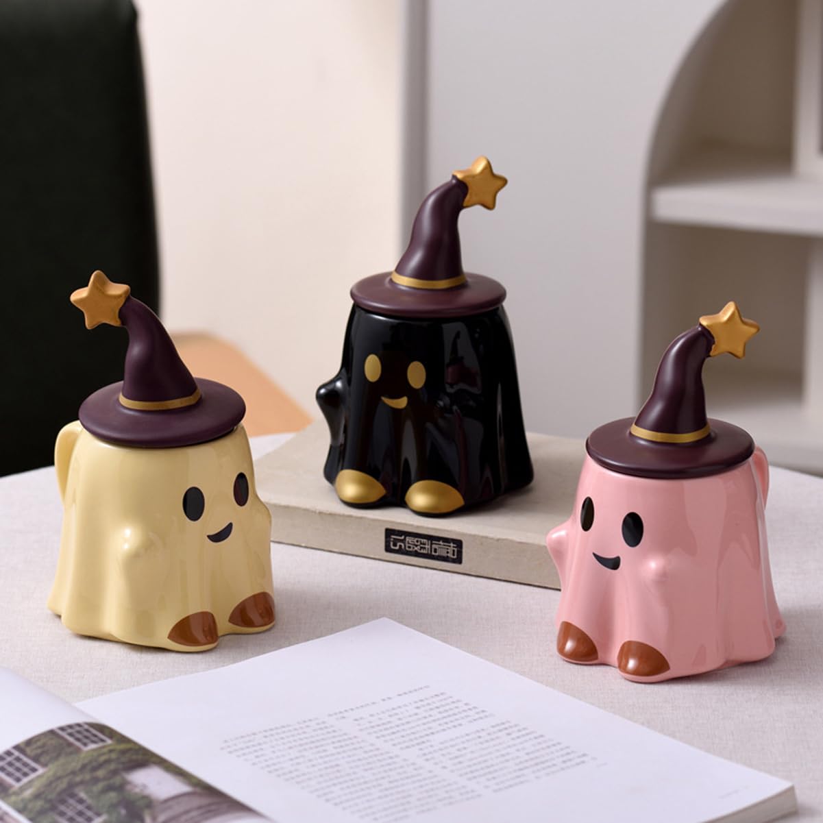 KKGUD Novelty Tea Cup, Ceramic 11oz Halloween Coffee Mug with Lid- Friendly Ghost (Pink)