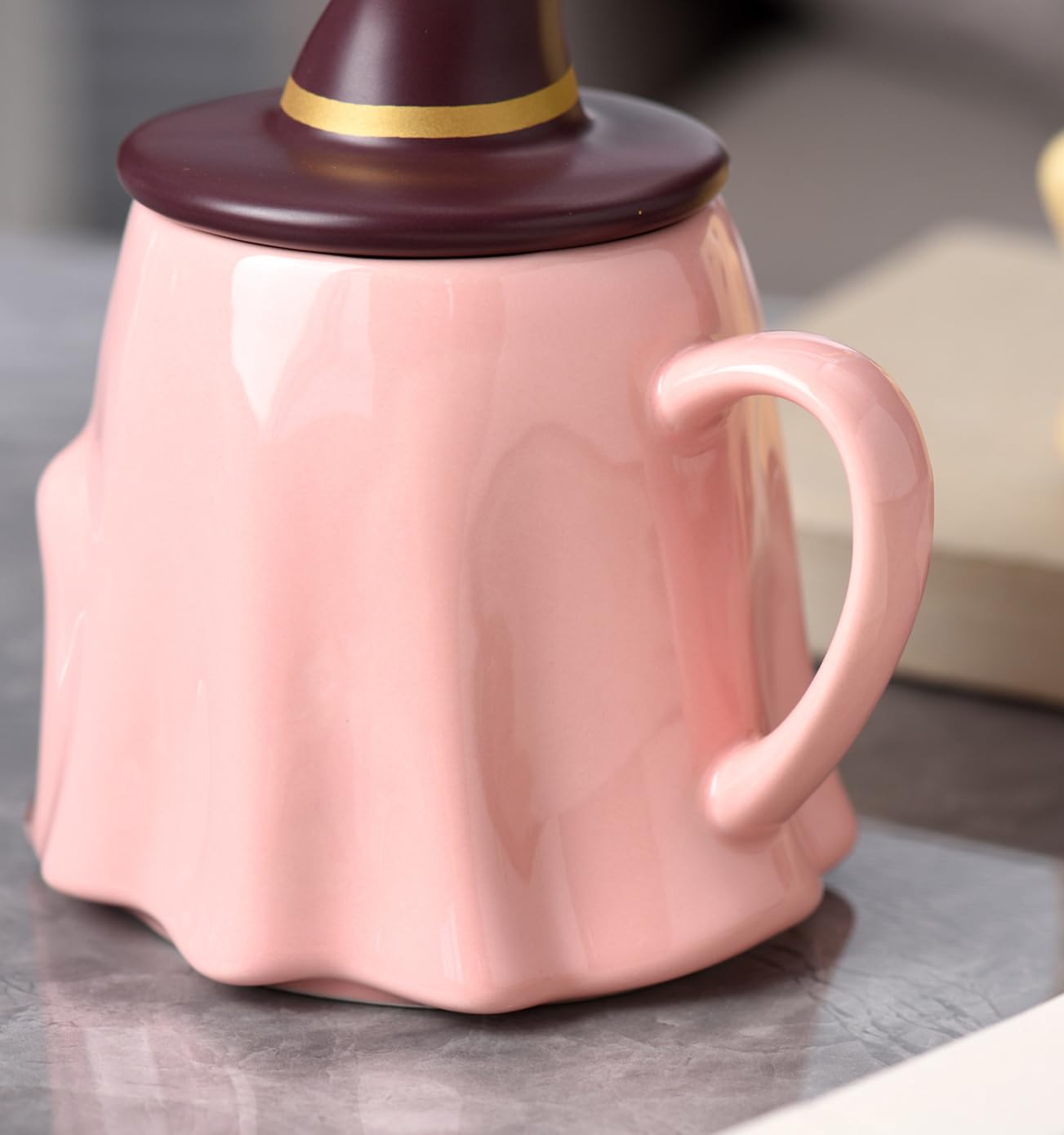 KKGUD Novelty Tea Cup, Ceramic 11oz Halloween Coffee Mug with Lid- Friendly Ghost (Pink)