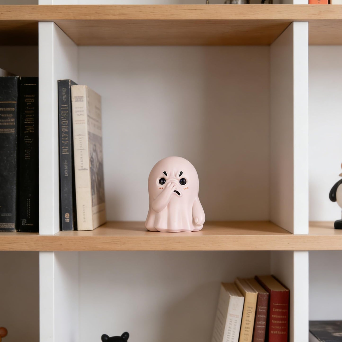 oliruim Holding Nose Ghost Cute Statue, Quirky Bathroom Shelf Decor, Funny Toilet Decor Knick Knack, Unique Creative Gift