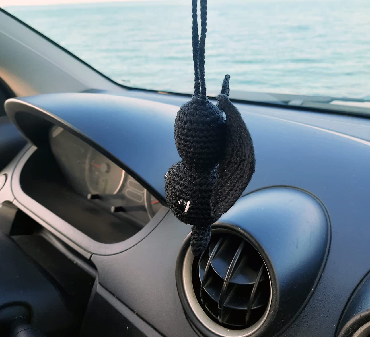 Handmade Bat Car Rearview Mirror Charm – Crochet Cute Amigurumi Halloween Ornament for Car, Backpack, Wall, Shelf – Spooky Fall Gothic Decor – Soft Plush Style