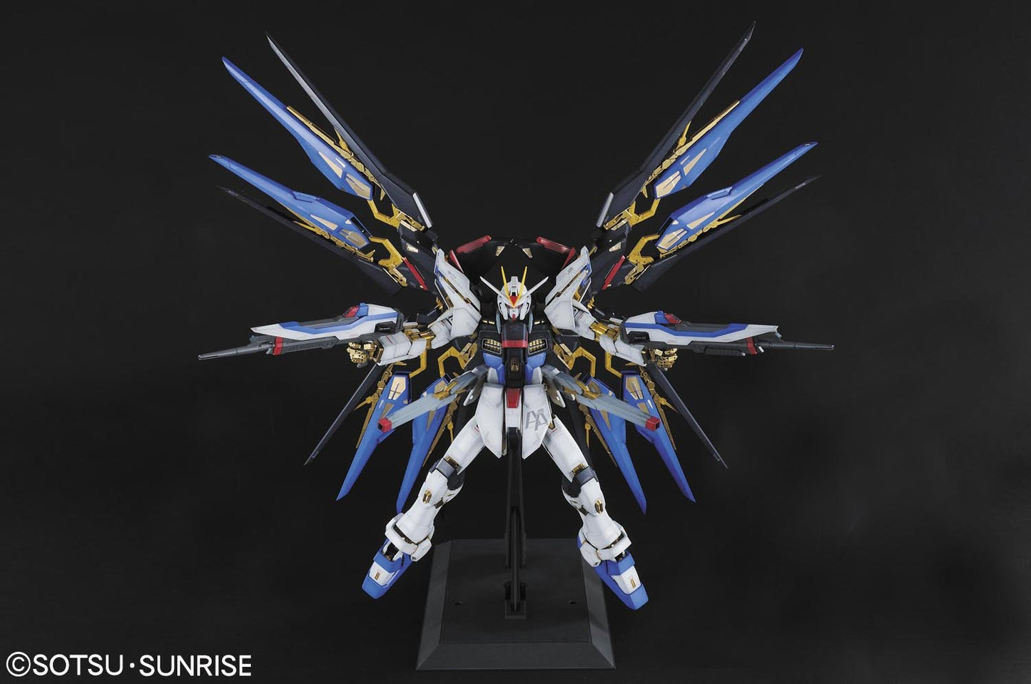 Bandai Hobby - Gundam Seed Destiny - Strike Freedom Gundam PG Model Kit