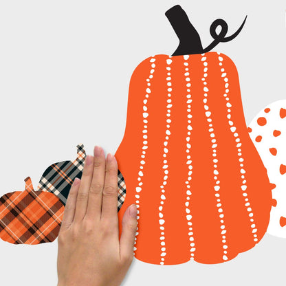 RoomMates RMK5148SCS Decorative Pumpkins Peel and Stick Wall Decal