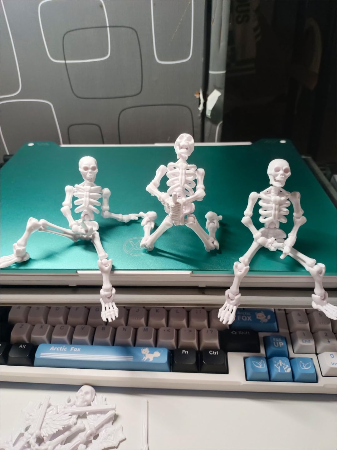 T13 Skeleton Action Figure, Movable Articulated Human Skeleton, 5.12-in Action Figure Wearing Multiple Sets of Weapons, Can Be Painted, Suitable for Collectors As Desktop Decorations (3pcs)