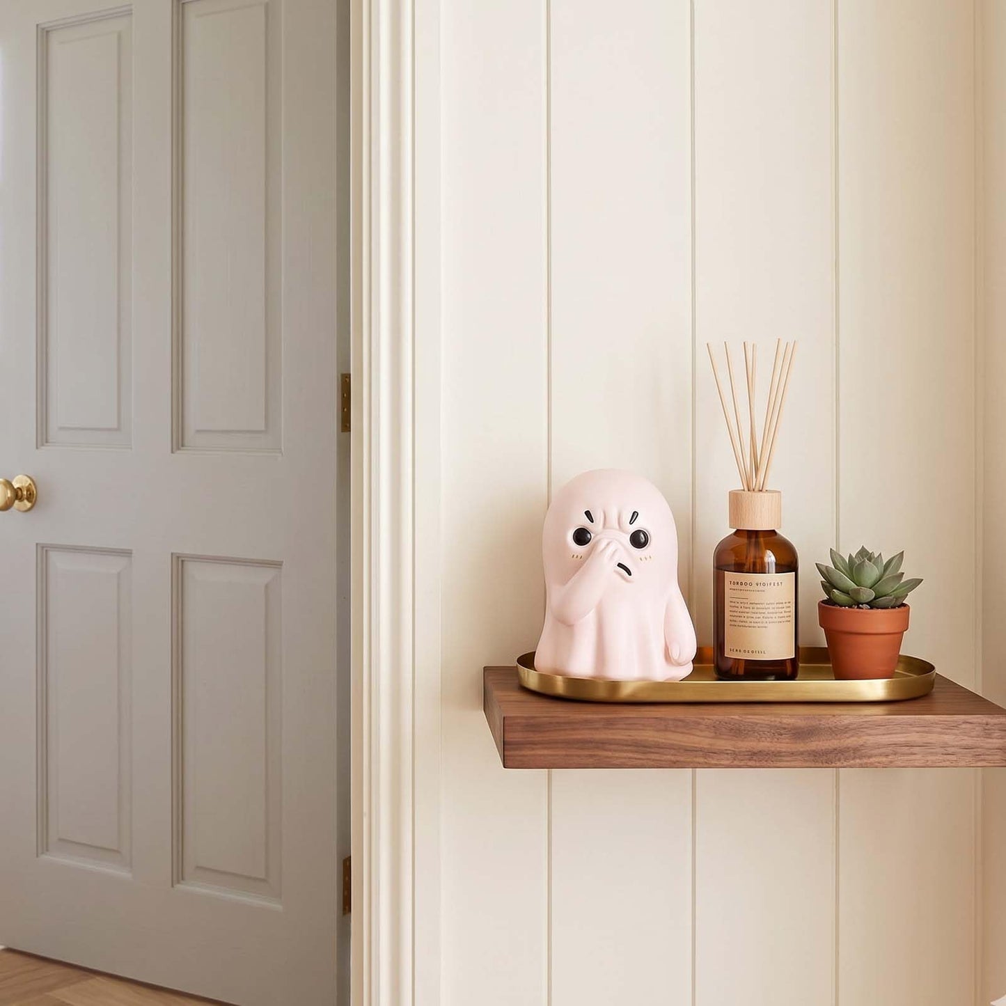 PlivBloom Holding Nose Ghost Figurine – Funny Halloween Ghost Statue for Bathroom or Shelf Decor, Spooky Knick Knacks, Cute Resin Desk Figurines, Ghost Decorations and Quirky Home Gifts (White)