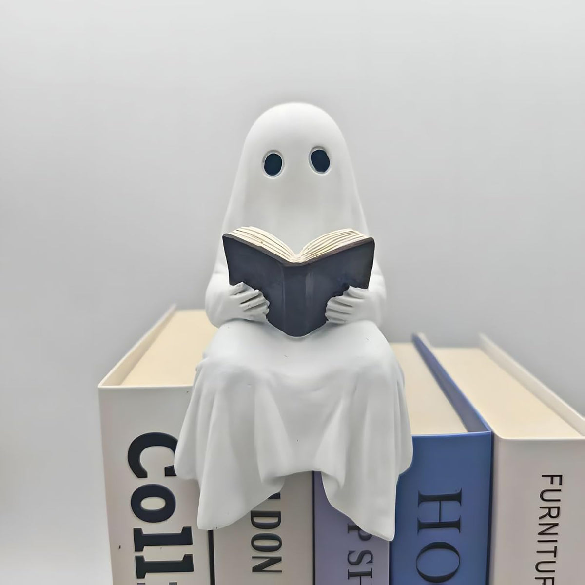 Qaoliffa Reading Ghost Figurine，Ghost Resin Ornament,Halloween Ghost Decorations for Desks, Bookshelves, and Living Rooms