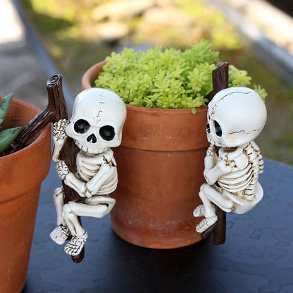 Wjwumha 2 Pieces Climbing Skeleton Statues Halloween Plant Pots Hanging Figurine Skull Atmosphere Ornament for Flower Pot Fish Tank Decoration