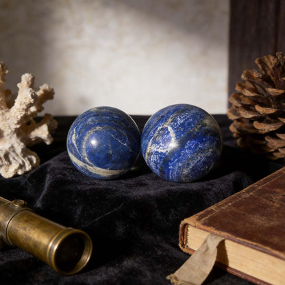AierCrystal Natural Stone Crystal Sphere Feng Shui Home Decoration Ball Positive Energy Scrying Orb for Meditation Tool for Spiritual Space Purification Globe Diameter 4-5cm Lapis Lazuli Sphere