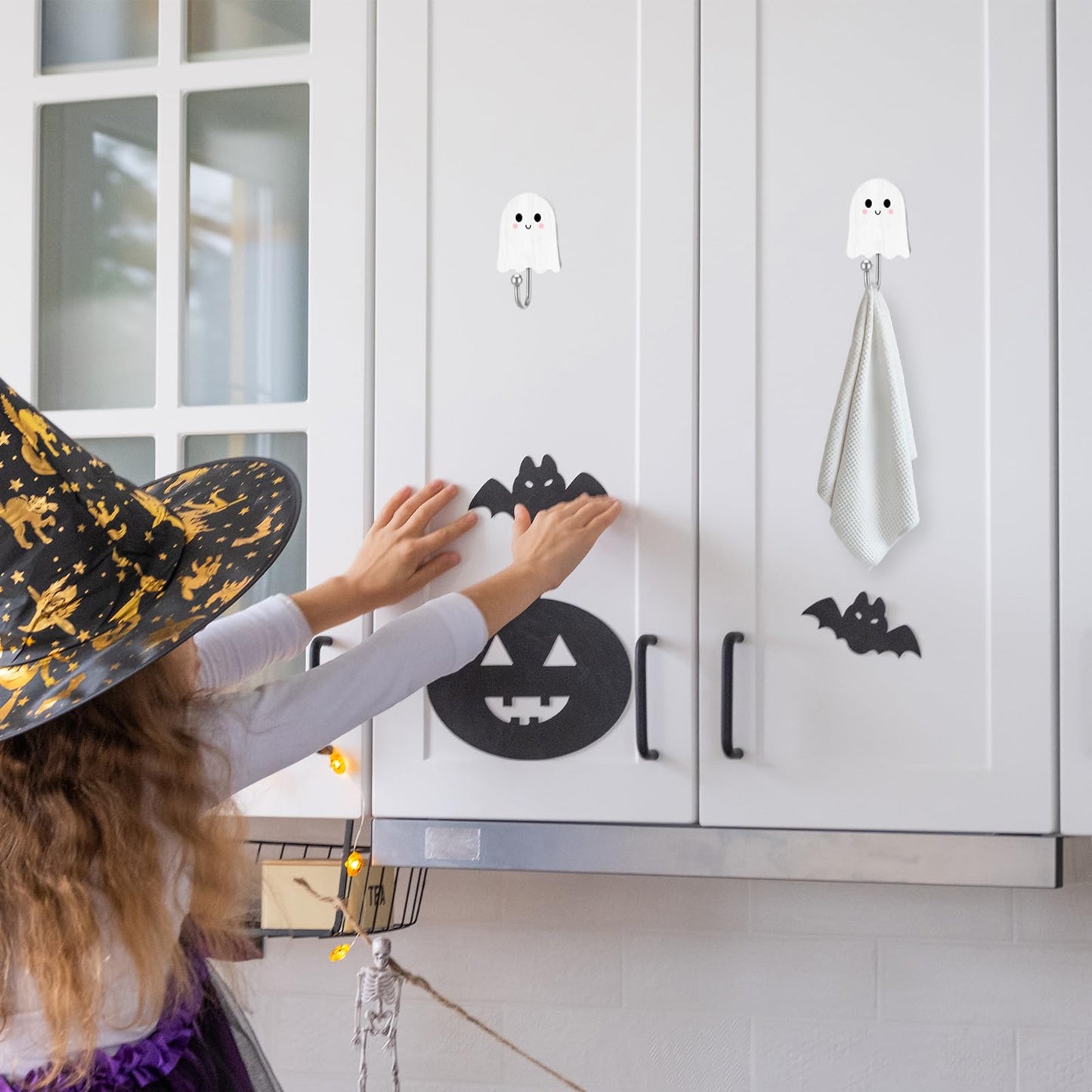 Whaline 6Pcs Halloween Ghost Hooks Cute Ghost Wood Coat Hook Decorative Towel Hanger Wall Mounted for Home Bathroom Bedroom Kitchen Entryway Decor