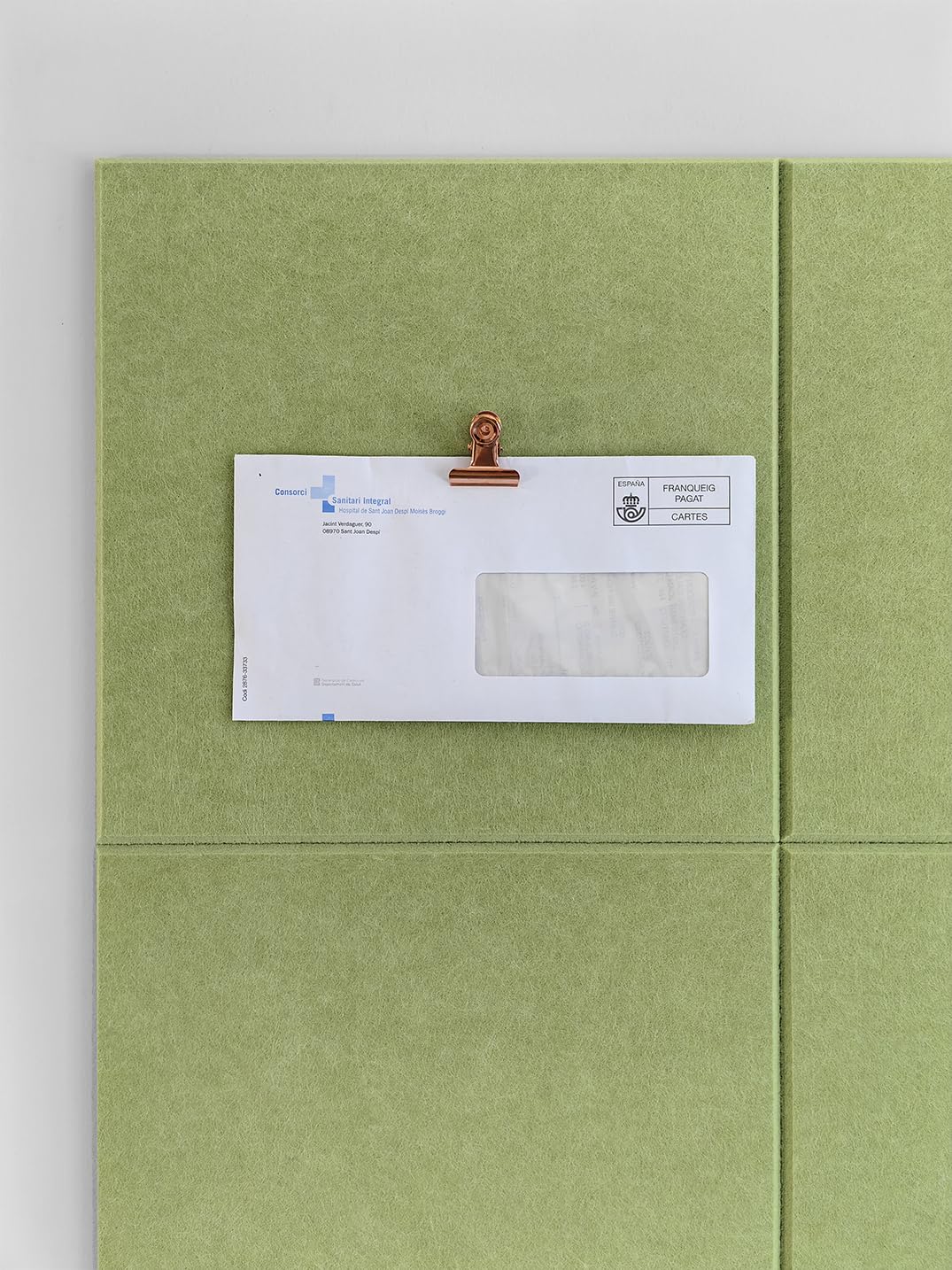DECORITA Felt Wall Tiles | Large Cork Board Alternative | Aesthetic Felt Bulletin Board for Office, Home & Classroom | Large Cork Boards for Walls Pinboard (12-Pack) | Spring Green