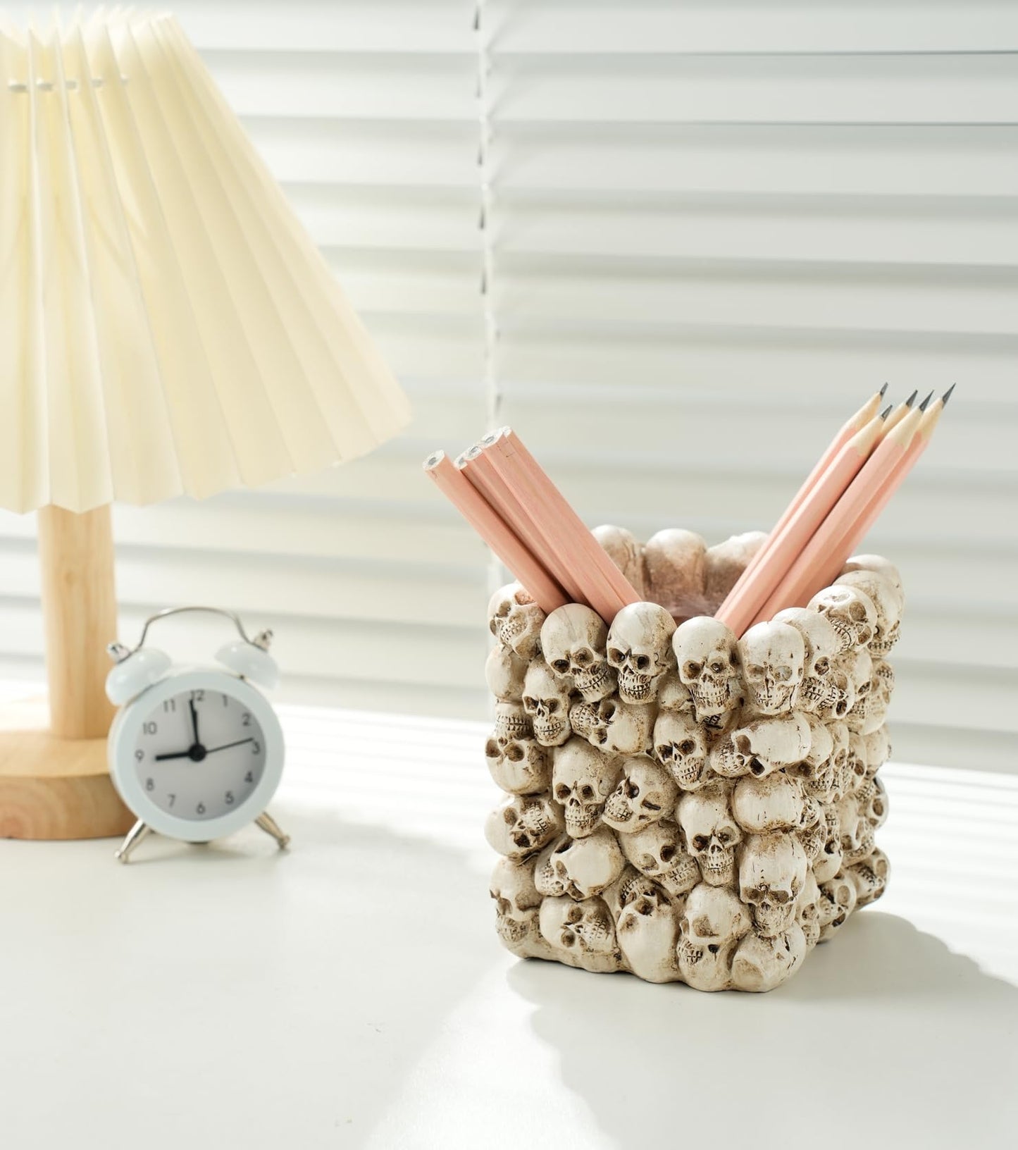 RZOIKZOI Skull Pen Holder,Makeup Brush Holder,for Vanity, Desk, Office Organizer, Trick Or Treat Decor，Halloween Candy Bowl，Spooky Goth Decorations (Skull, Square)