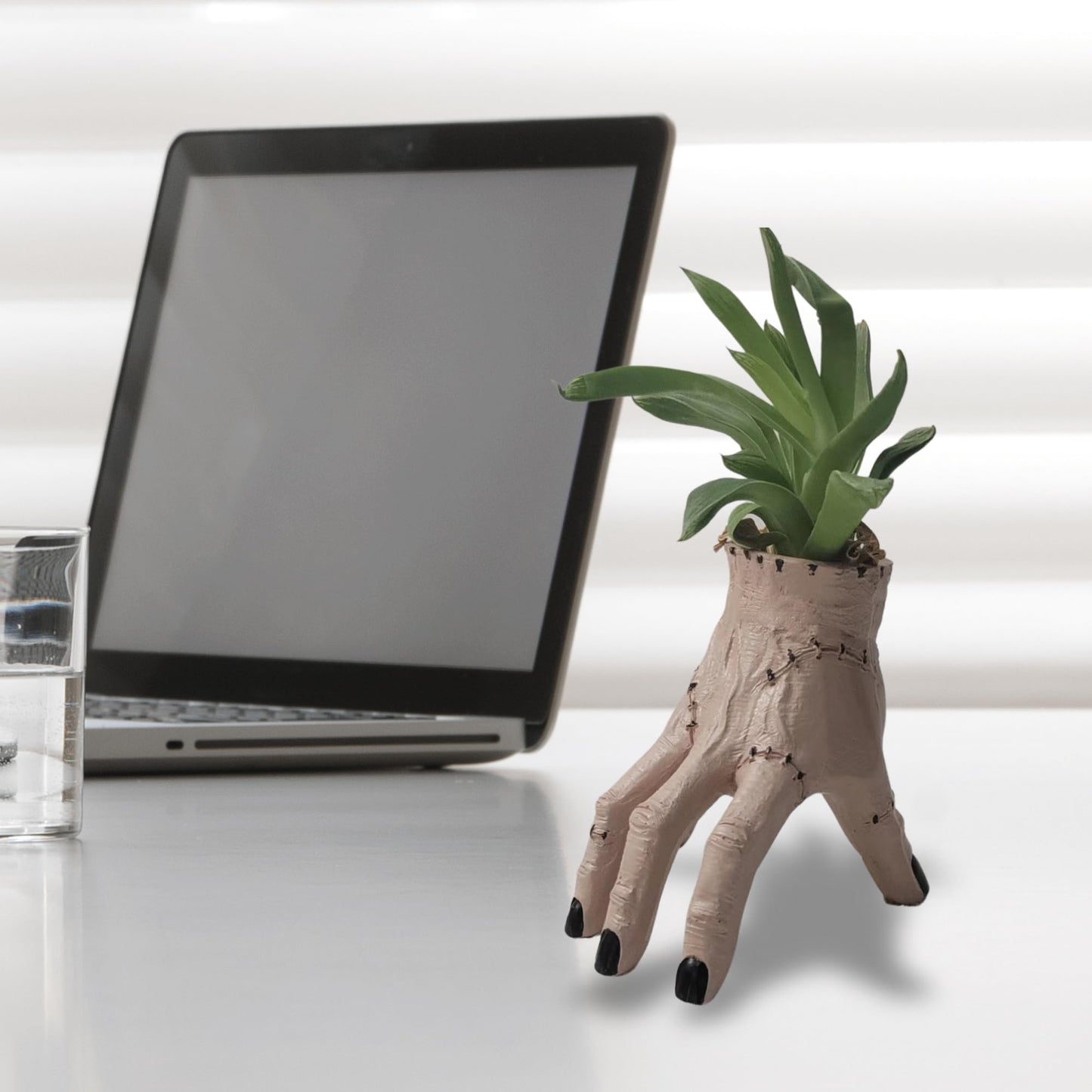 WHNICUST Scary Finger Pen Holder,Horror Hand Prop Planter Pot, Spooky Desk Decor, Funny Horror Office Supplies,Gothic enthusiast housewarming gift