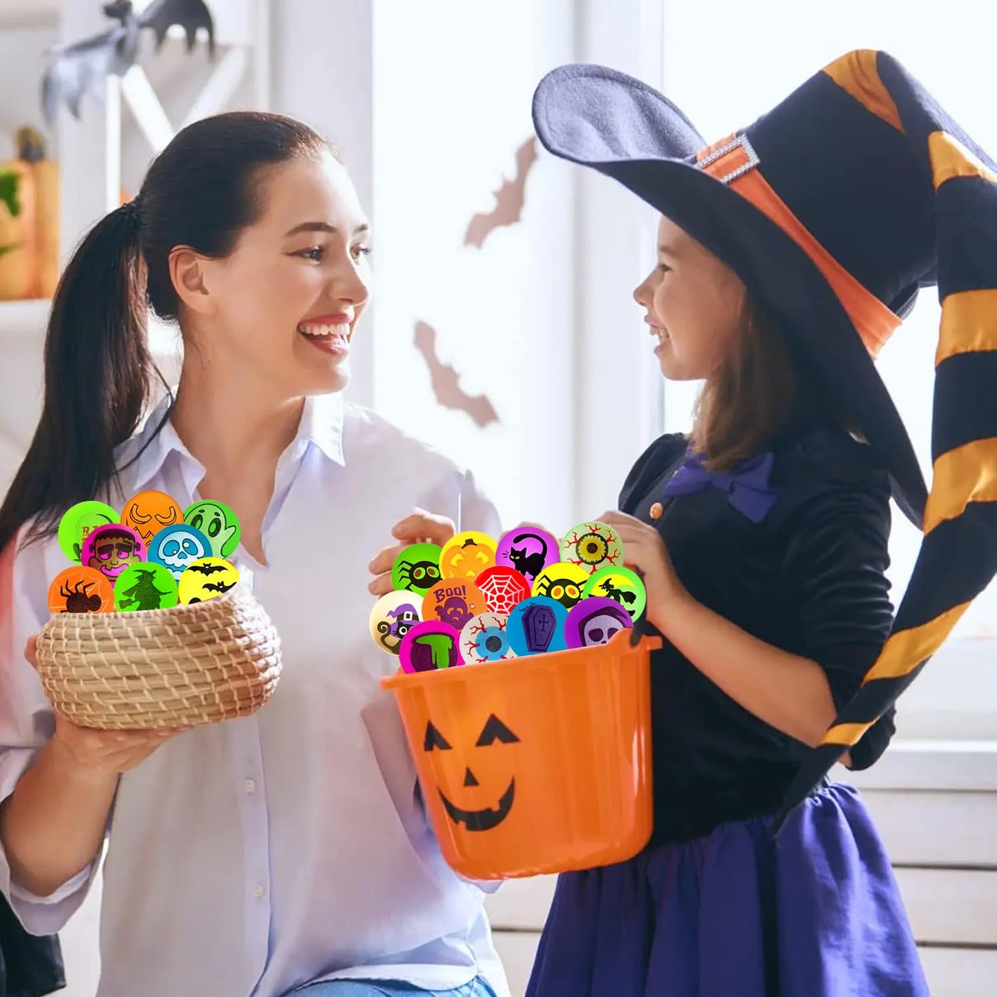 SUNPROUND 100Pcs Halloween Bouncy Balls, Glow in The Dark Bouncing Balls Eyeballs for Halloween Party Favors,Goodie Bag Fillers, Trick or Treating, Classroom Game Prizes