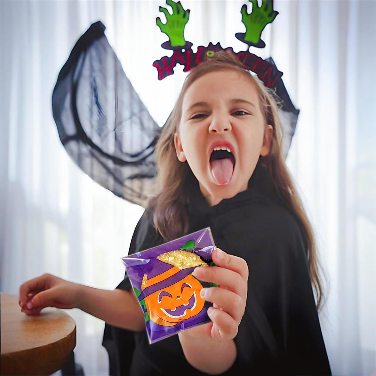 UTOYSOV 550 PCS Halloween Candy Bags, 12 Styles Self Adhesive Trick or Treat Cookie Bags for Party Gift Supplies, Cellophane Halloween Goodie Bags