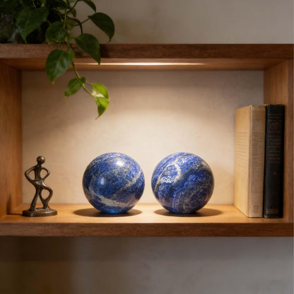 AierCrystal Natural Stone Crystal Sphere Feng Shui Home Decoration Ball Positive Energy Scrying Orb for Meditation Tool for Spiritual Space Purification Globe Diameter 4-5cm Lapis Lazuli Sphere