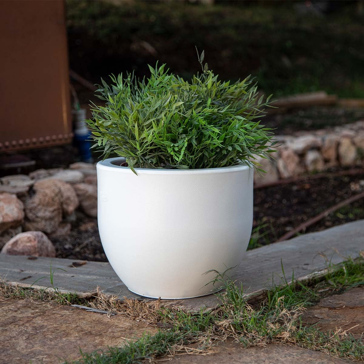 newgarden Round Azalea Decorative Planter for Indoor and Outdoor – Very Resistant to UV Rays, Large Pot for Flowers and Plants Made of Polyethylene in Spain (Ø40 x 33 cm, White)