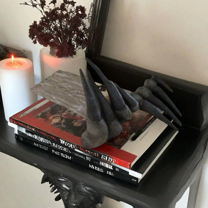 Scary Ghost Hands Bookshelf Halloween Room Decor, Halloween Indoor Decorations for Bookshelf, Gothic Demon Claws Bookmarks Decorations for Book Lovers