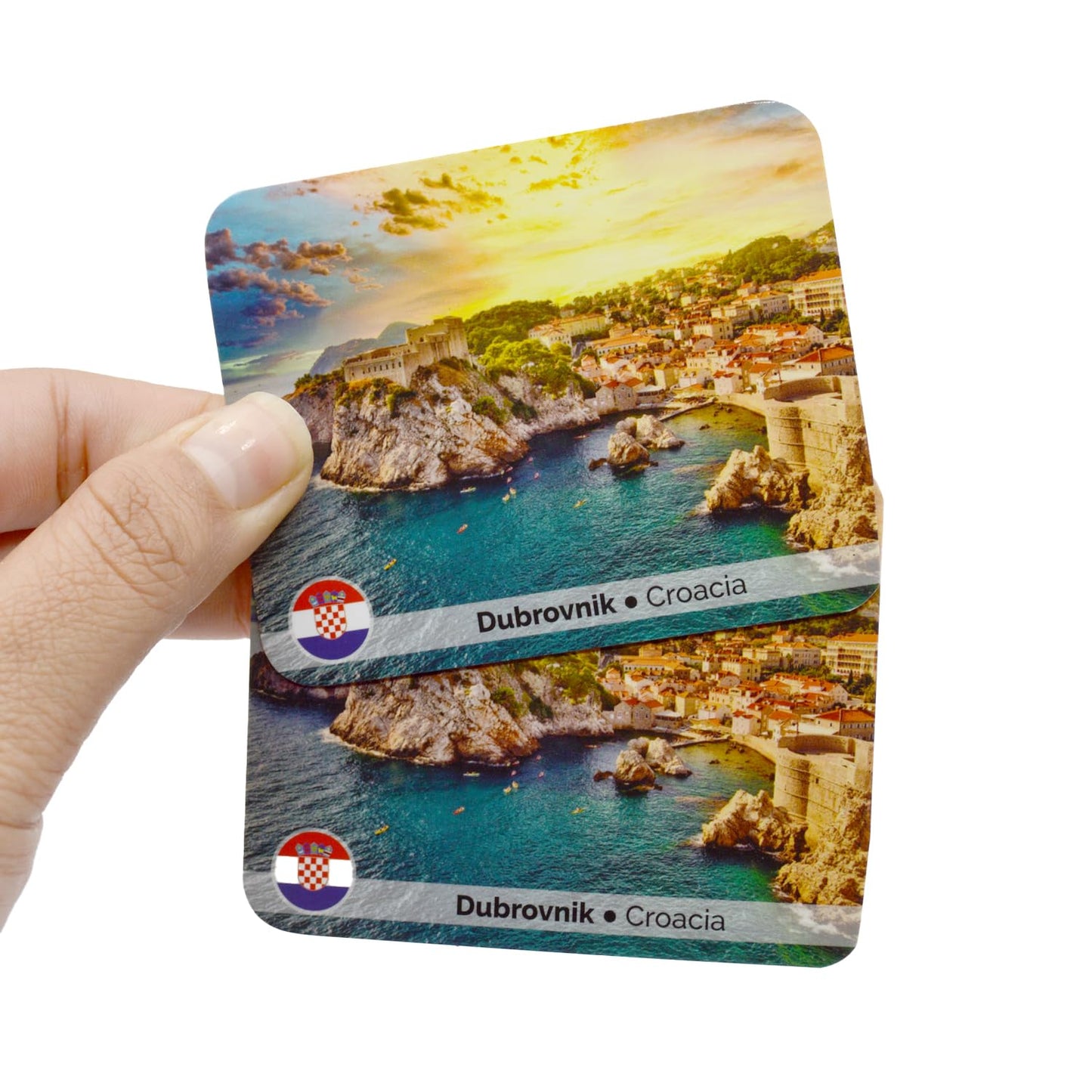 Menique Explore the World Memory Matching Game – Spanish Edition – 100 Cards (50 Pairs) with Iconic Landmarks, Country & Flag – Educational Geography Game in Spanish.