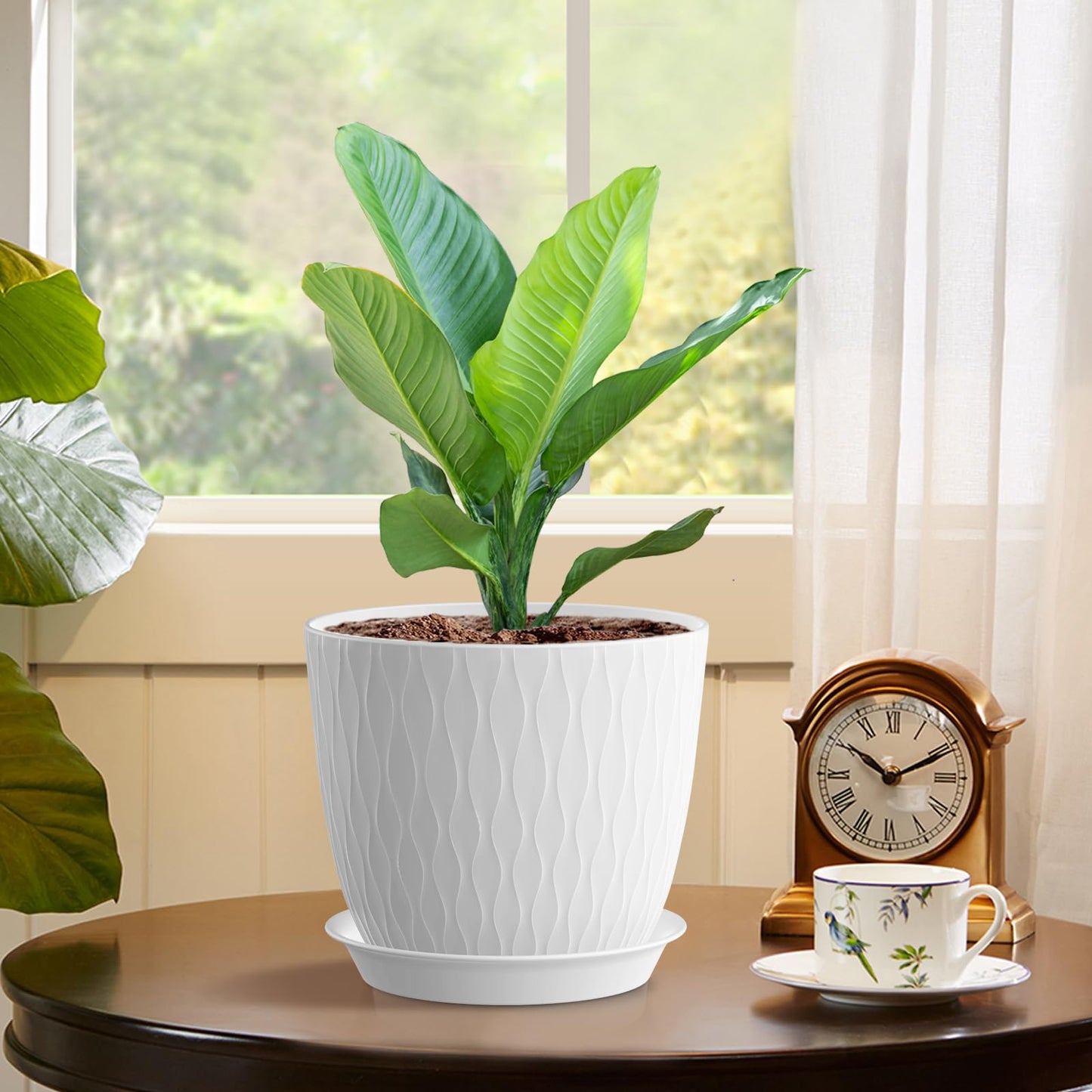 WSMKSZ 7 inch Plant Pots, 5 Pack Flower Pots with Drainage Holes and Saucers for Indoor Plants, Plastic Planters with Water Ripple for Small Garden House Plants, Nursery Pots for Succulent, White