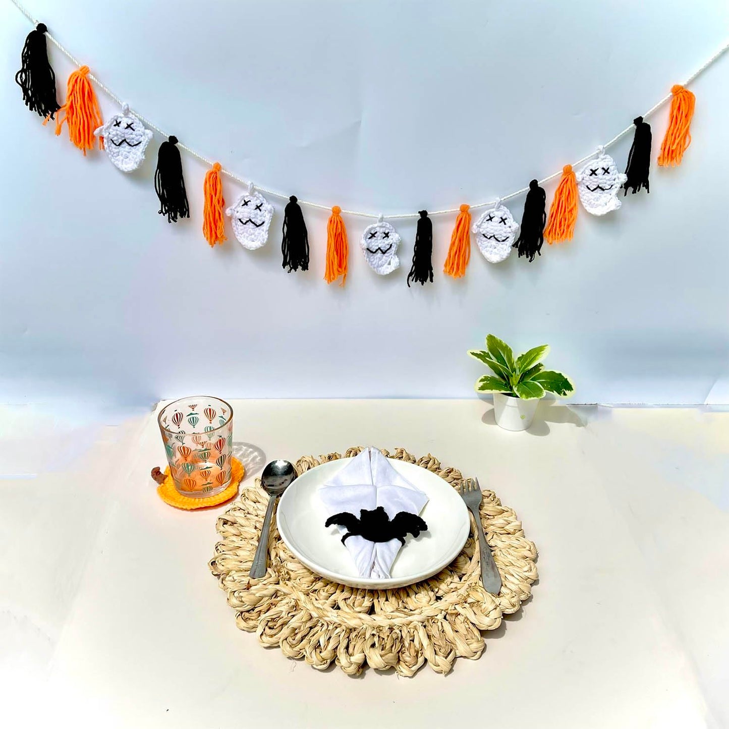 Tokatan Crochet Bat-Shaped Napkin Rings for Halloween Decorations, Handmade Yarn Napkin Holders for Spooky Table Settings, Party Dining, Home Display, Halloween Celebration (Set of 12)