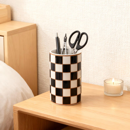 XYQXYQ Ceramic Checkered Pen Holder For Desk,Cute Stand Black And White Pencil Cup,Durable Ceramic Pencil Cup, Decorative Makeup Brush Holder Cup, Stationery Holder for Office, School, Home (Black)