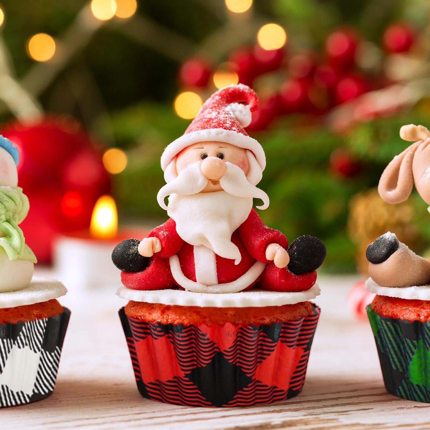 Whaline 600Pcs Christmas Cupcake Liners Buffalo Plaids Cupcake Wrappers Red Green Black Checked Xmas Muffin Liners Holiday Paper Cake Baking Cups for Christmas Party Home Kitchen Supplies