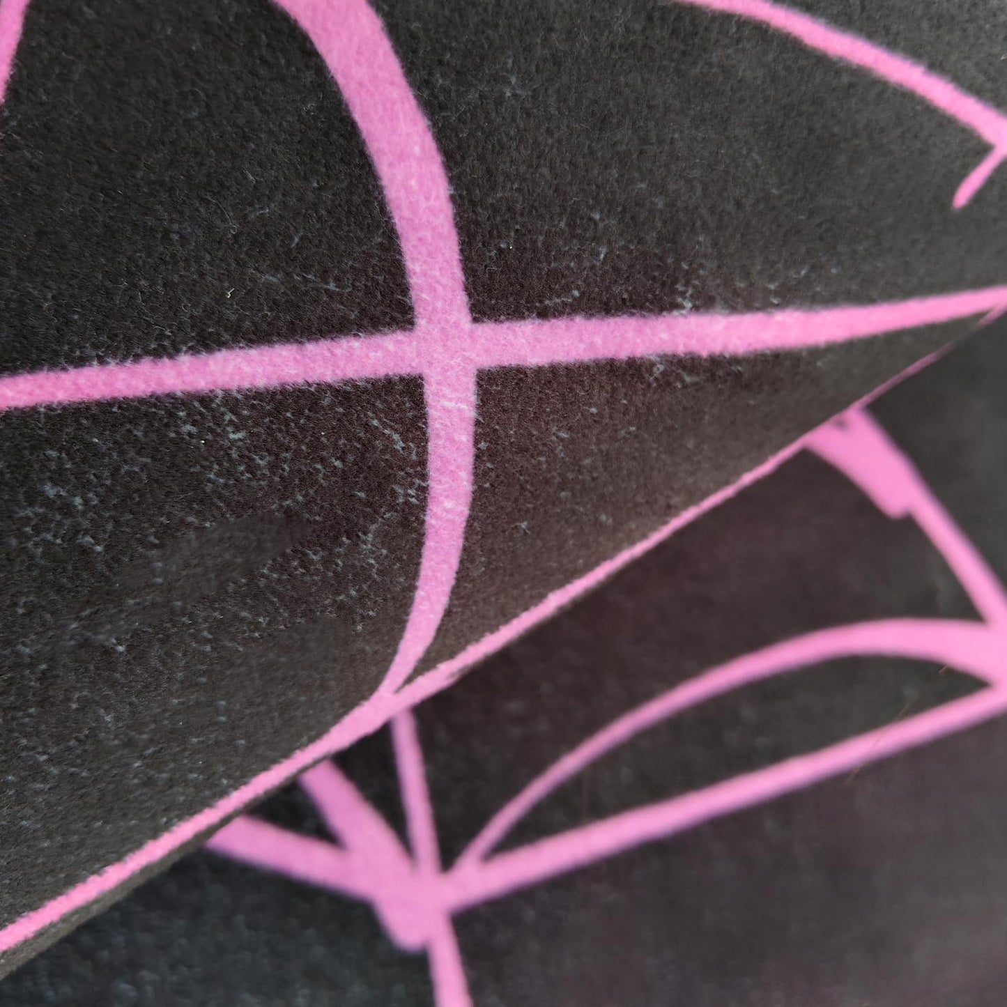 ABREEZE Spiderweb Decor Rug, Halloween Spider Web Carpet with Non-Slip Backed, Soft Washable Decor Rug for Living Room Bedroom Pink 47”
