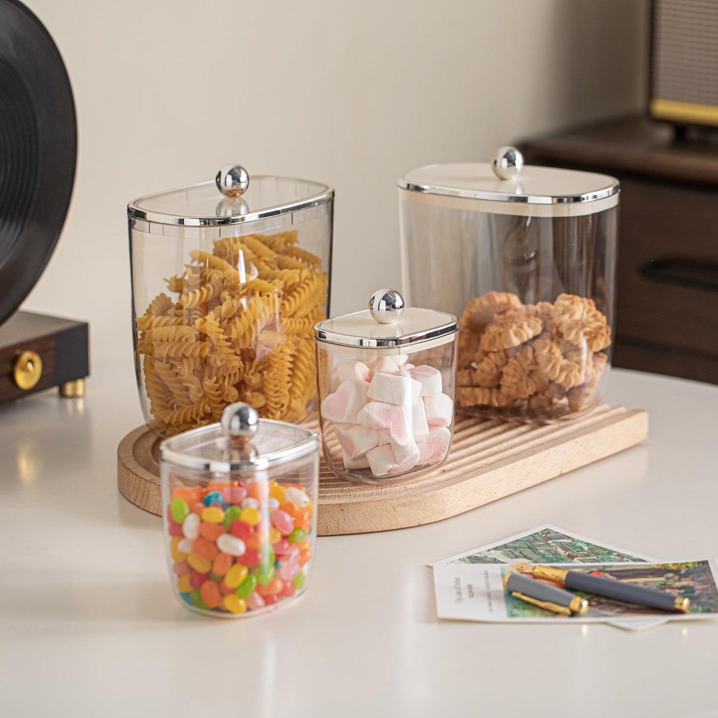 135oz Plastic Candy Dish with Lid for Office Desk, Cookie Storage Jar for Kitchen Counter, Plastic Apothecary Jar for Cotton Swabs, Balls, Cotton Pads, Floss Picks, Clear Lid, 4000ml